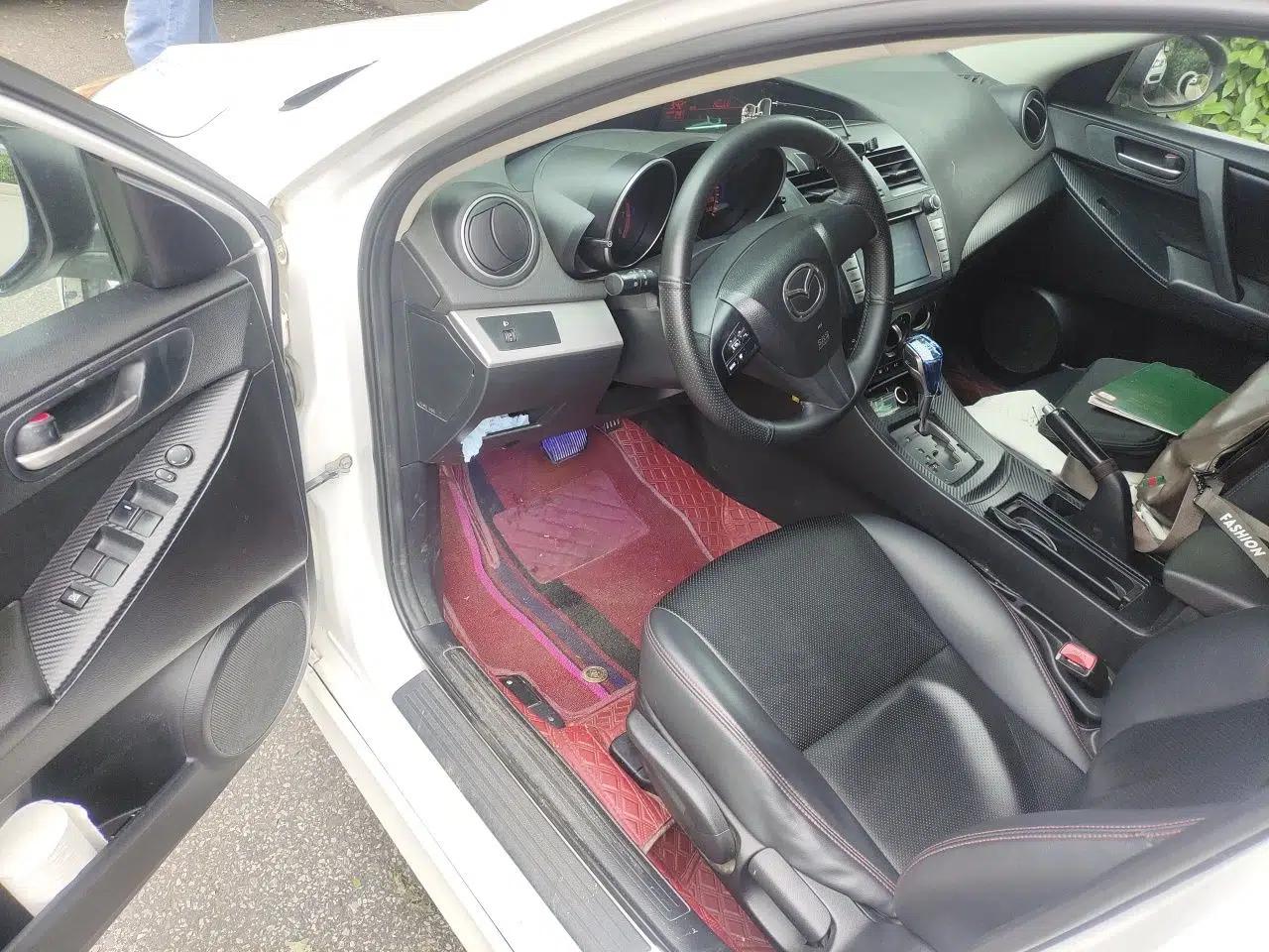 Mazda 3 2013 Hatchback 1.6L Automatic Elite Model — миниатюра 17