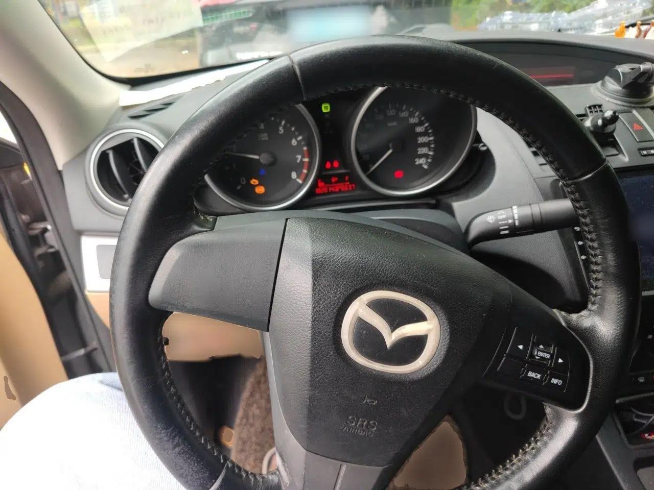 Mazda 3 2011 Sedan 1.6L Automatic Elite Model — миниатюра 11