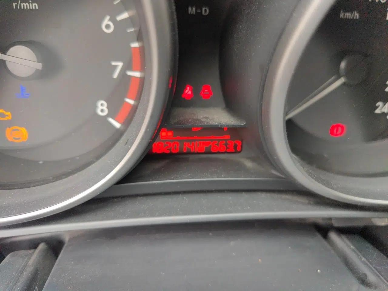 Mazda 3 2011 Sedan 1.6L Automatic Elite Model — миниатюра 13