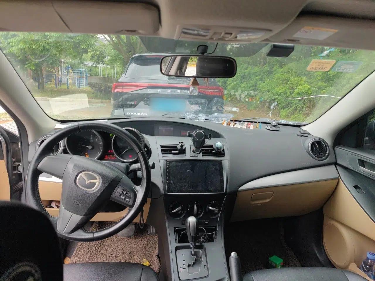 Mazda 3 2011 Sedan 1.6L Automatic Elite Model — миниатюра 10