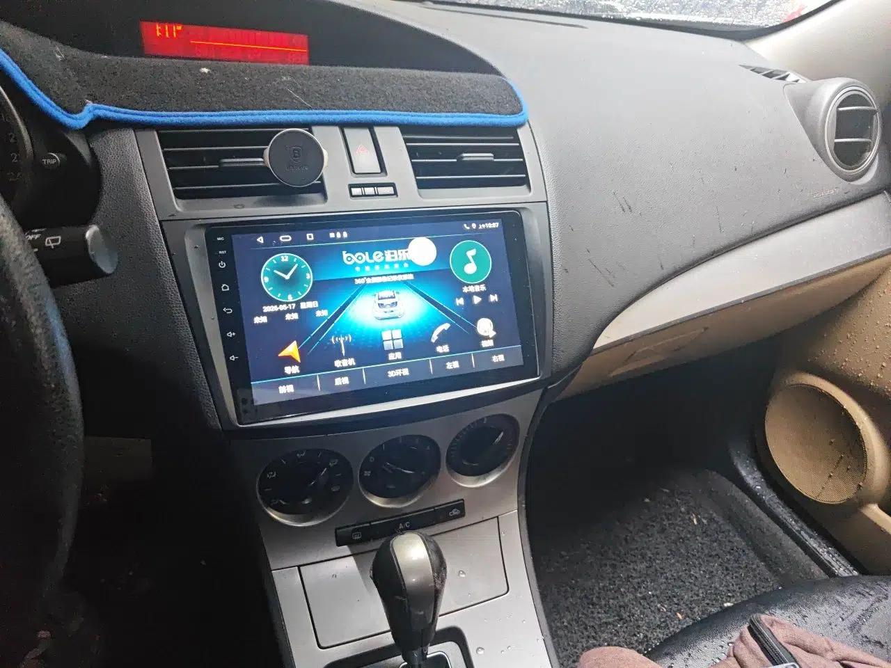 Mazda 3 2010 Hatchback 1.6 Automatic Luxury Model — миниатюра 14