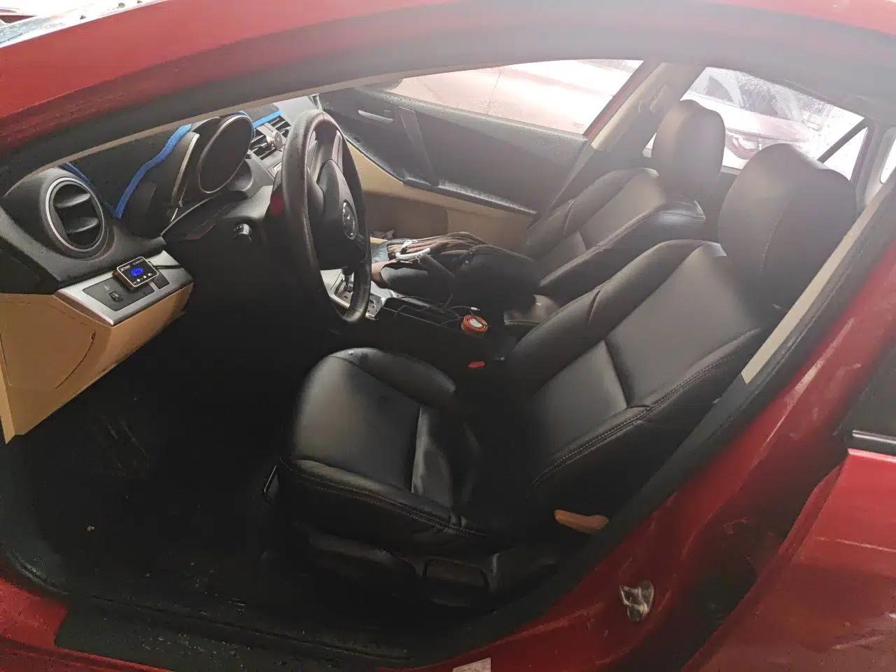 Mazda 3 2010 Hatchback 1.6 Automatic Luxury Model — миниатюра 16