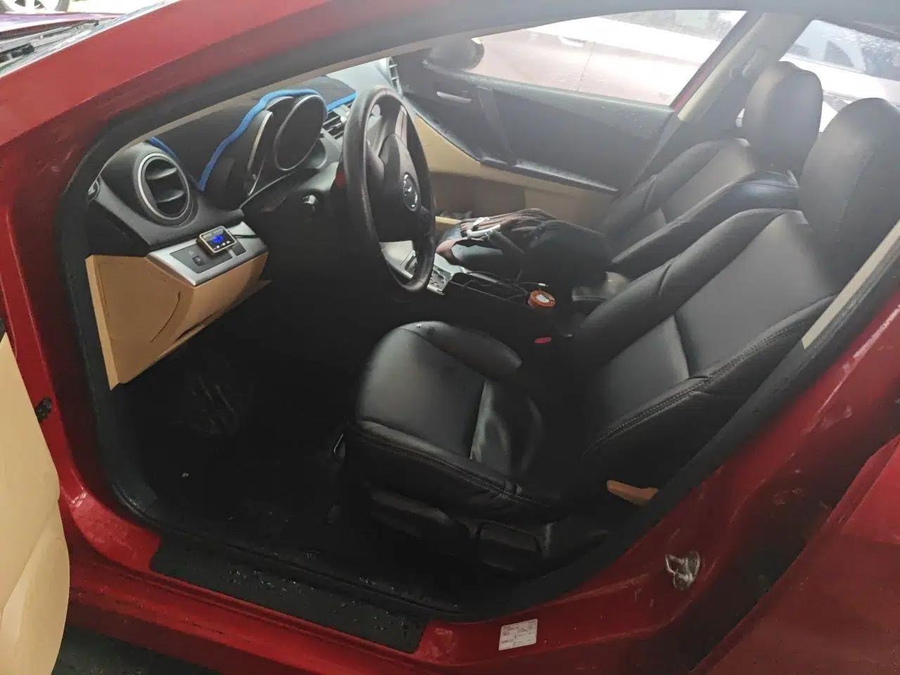 Mazda 3 2010 Hatchback 1.6 Automatic Luxury Model — миниатюра 17