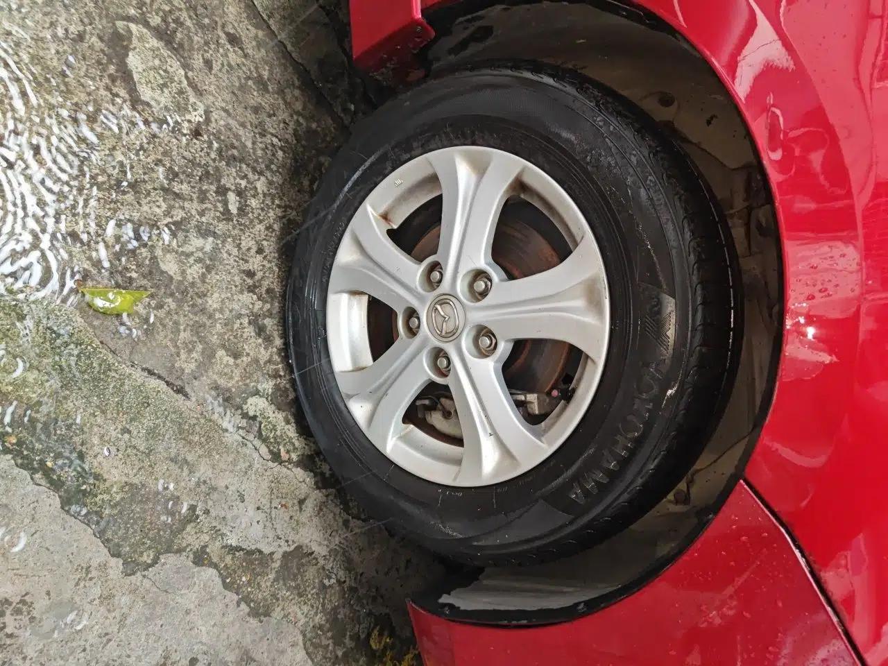 Mazda 3 2010 Hatchback 1.6 Automatic Luxury Model — миниатюра 8