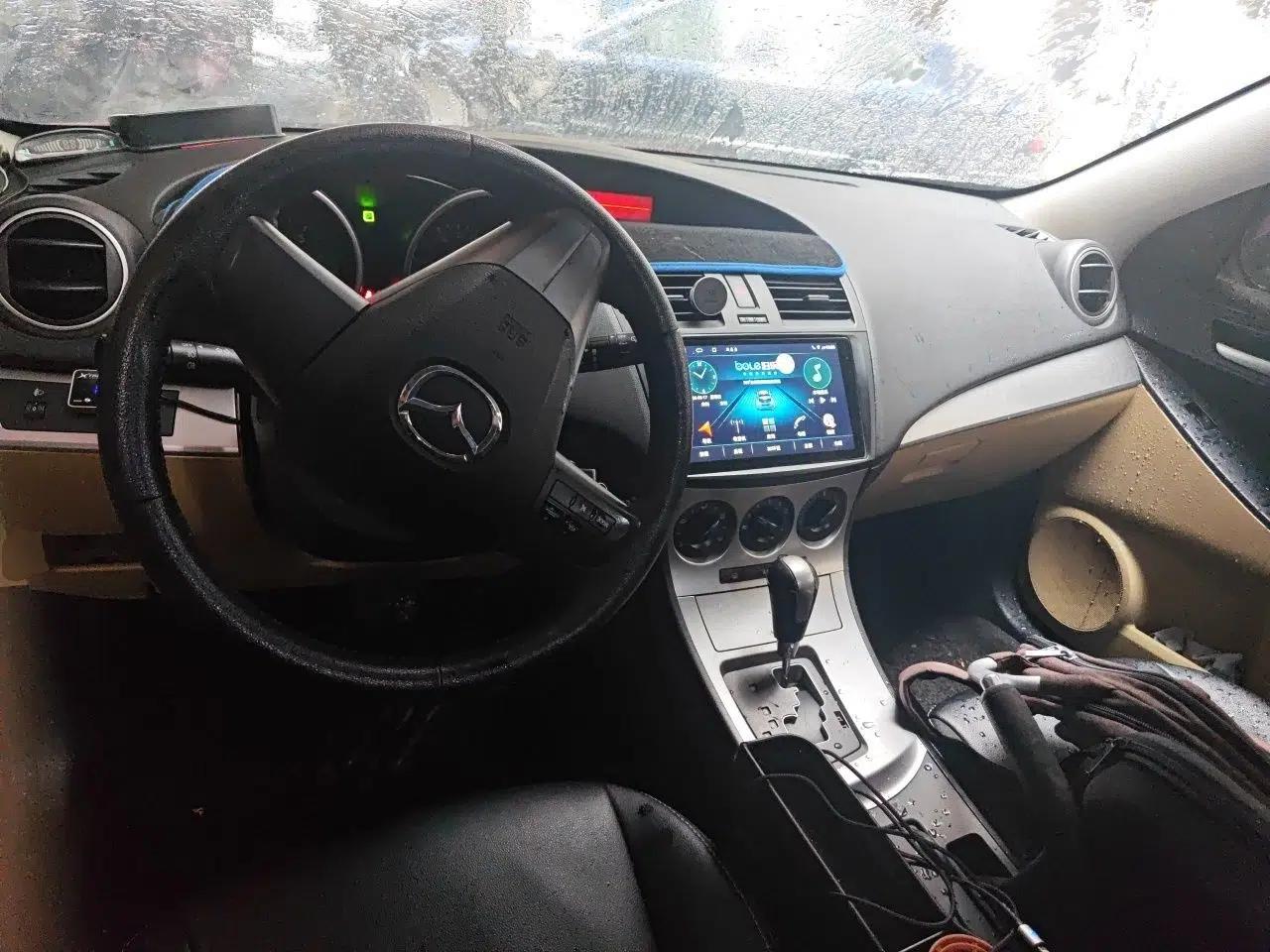 Mazda 3 2010 Hatchback 1.6 Automatic Luxury Model — миниатюра 10