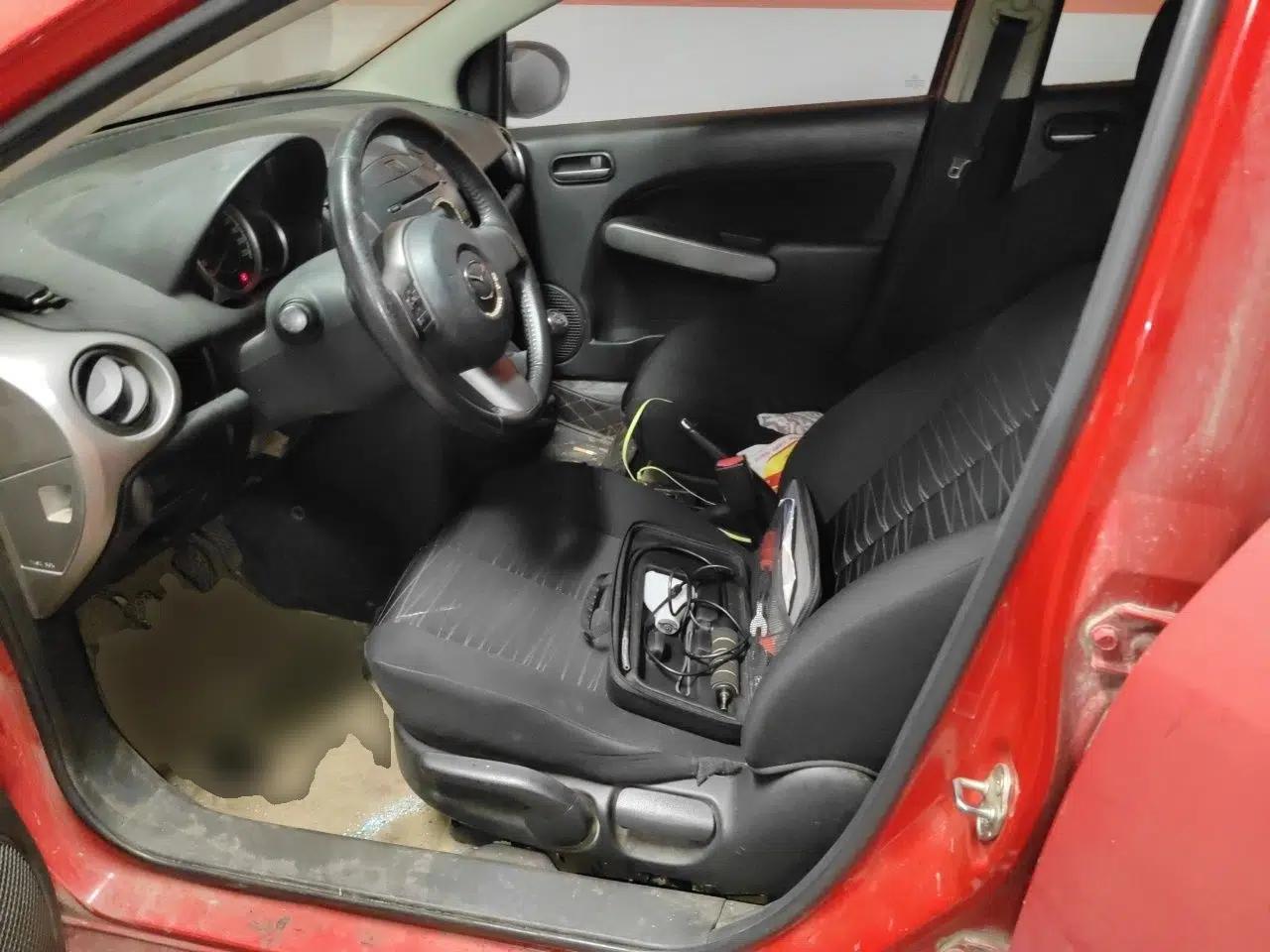 Mazda 2 2011 XuanDong 1.5L Manual Fashion Edition — миниатюра 16