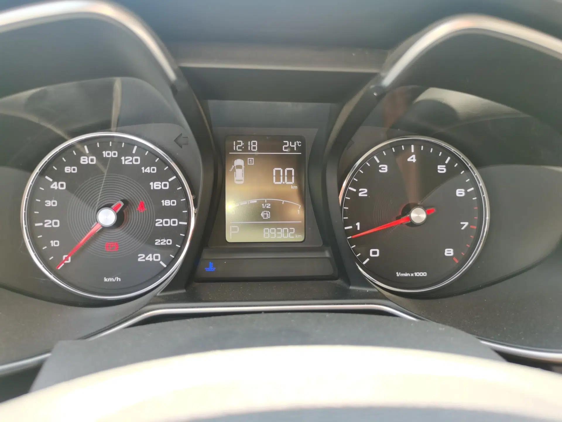 MG 6 2017 20T Automatic Elite Smart Connect Version China V Standard — миниатюра 12