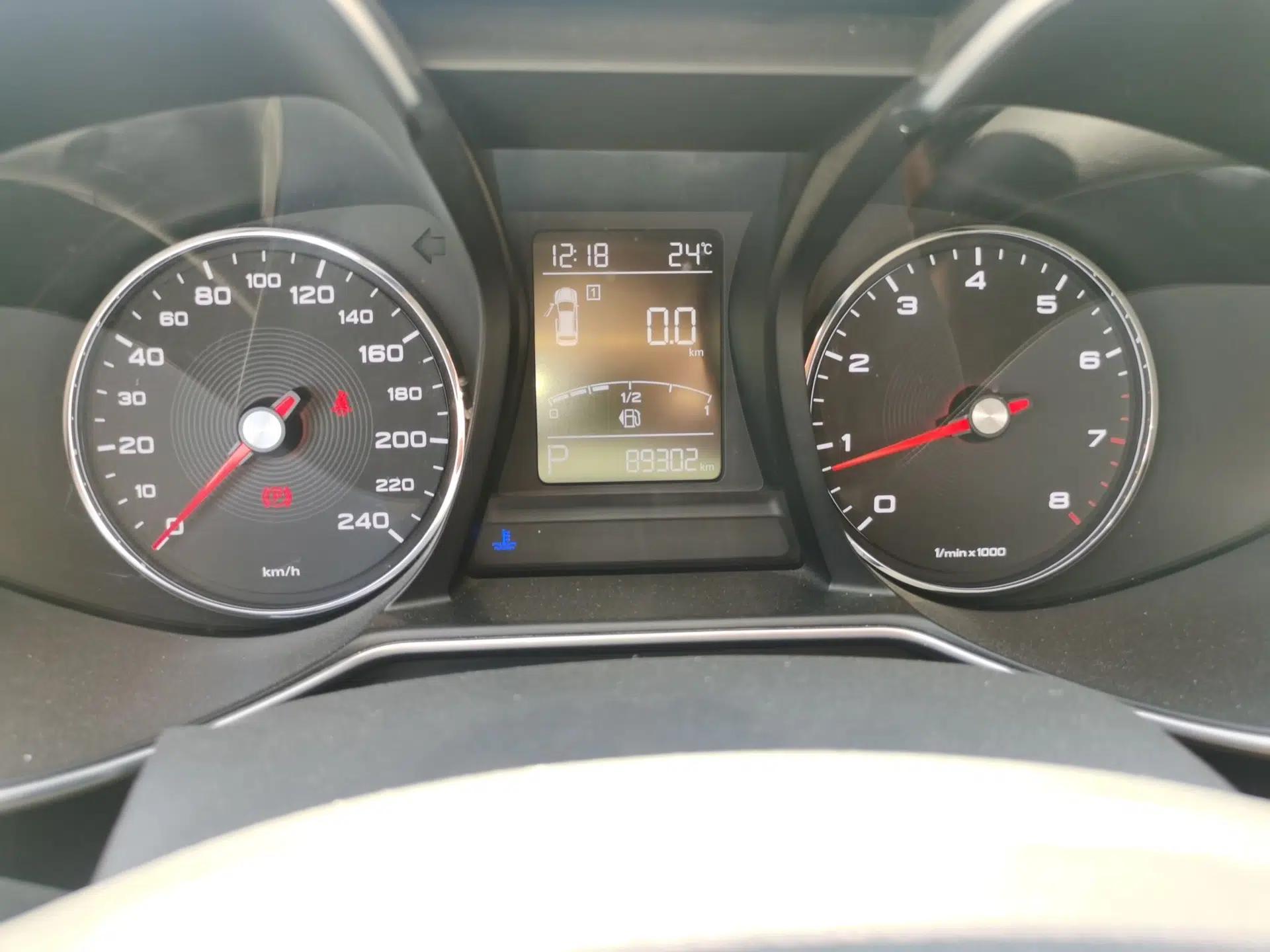 MG 6 2017 20T Automatic Elite Smart Connect Version China V Standard — миниатюра 13