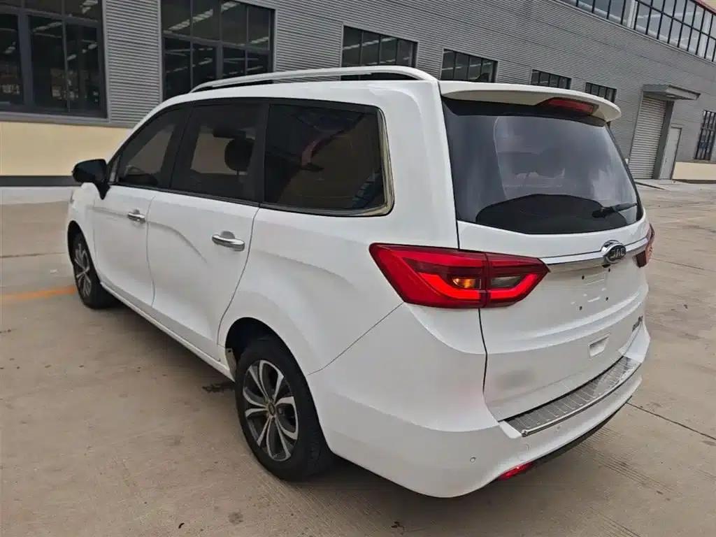 Refine R3 2018 1.6L Manual Deluxe Sunroof Model — миниатюра 5