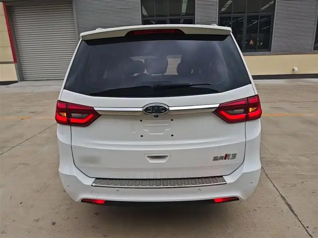 Refine R3 2018 1.6L Manual Deluxe Sunroof Model — миниатюра 6
