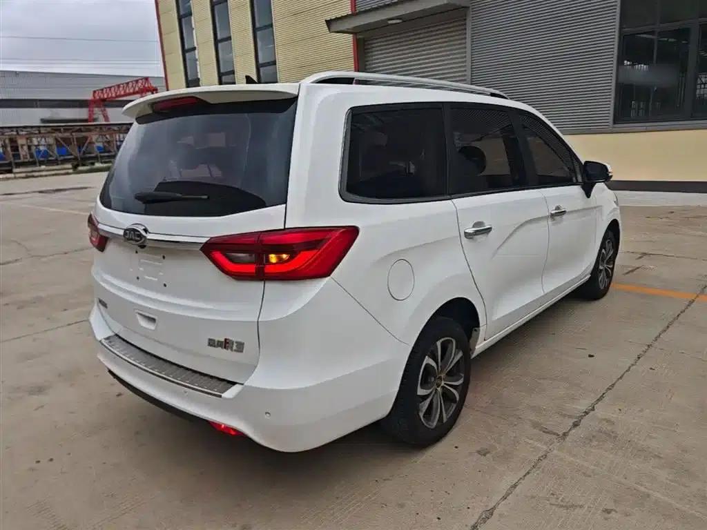 Refine R3 2018 1.6L Manual Deluxe Sunroof Model — миниатюра 7