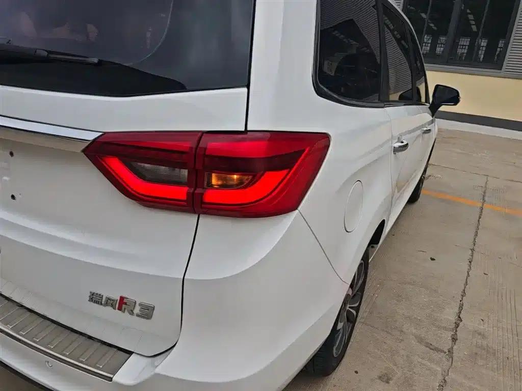 Refine R3 2018 1.6L Manual Deluxe Sunroof Model — миниатюра 8