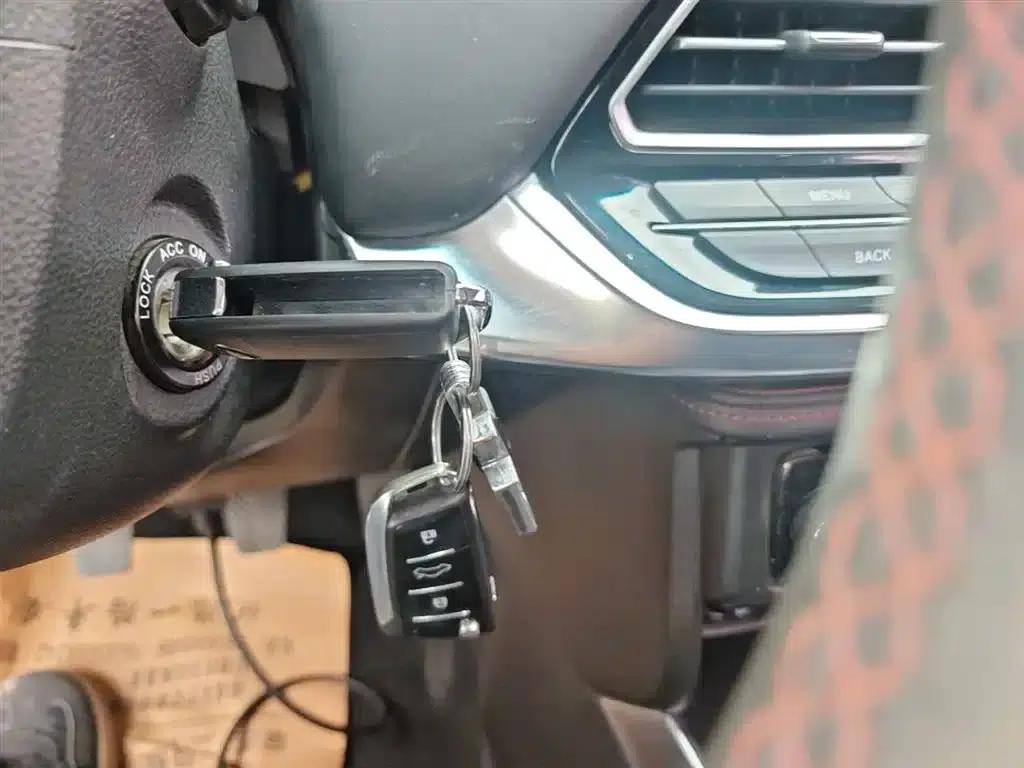 Refine R3 2018 1.6L Manual Deluxe Sunroof Model — миниатюра 9