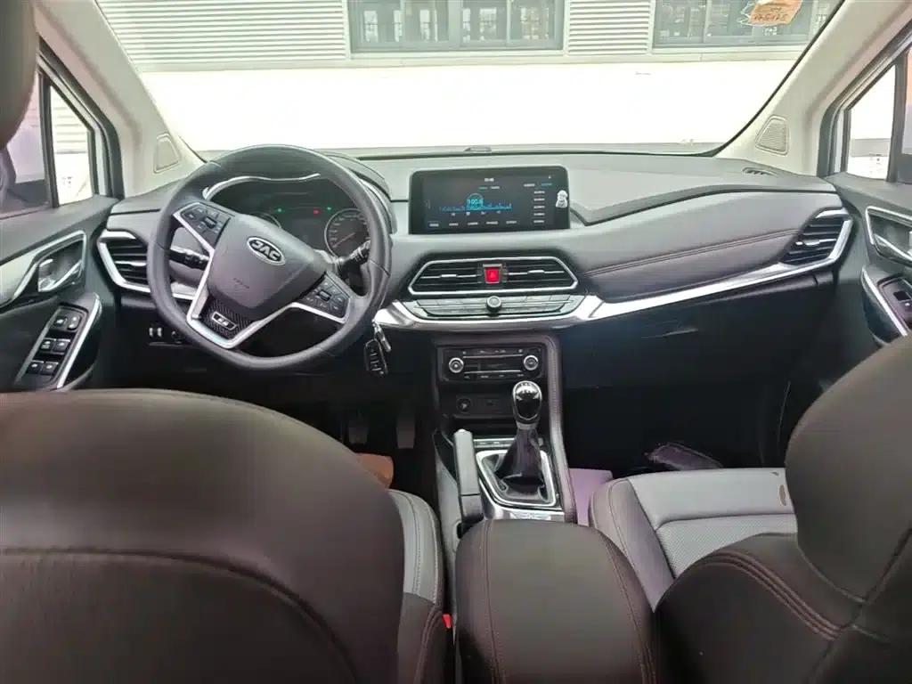 Refine R3 2018 1.6L Manual Deluxe Sunroof Model — миниатюра 10