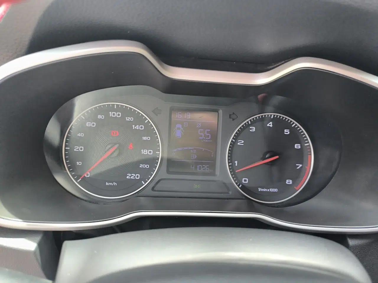 MG ZS 2020 Global Bestseller with 1.5L Engine Manual Transmission and a Massive 65-Inch Panoramic Sunroof Version — миниатюра 12