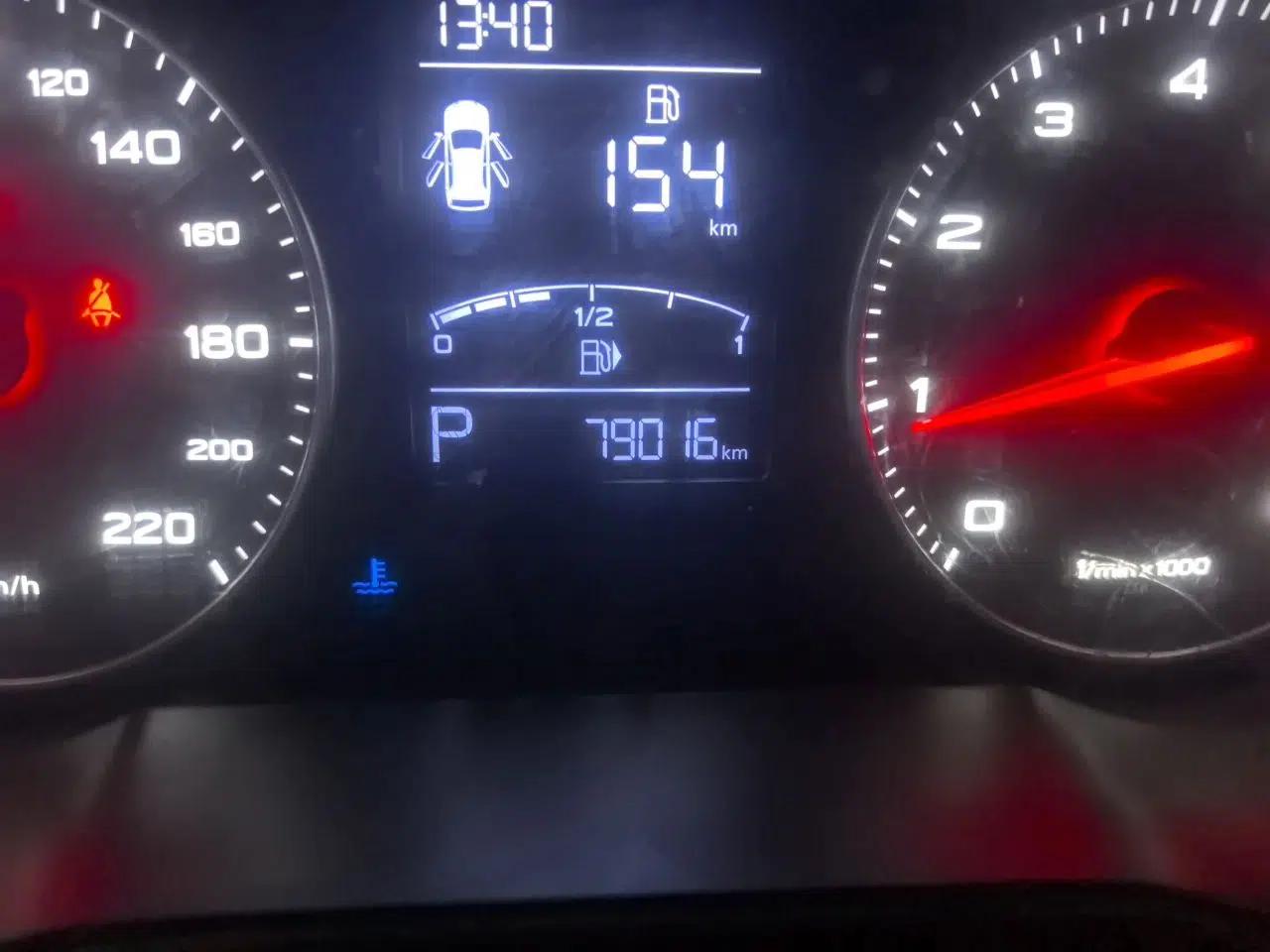 MG ZS 2017 1.5L Automatic Luxury Edition — миниатюра 13