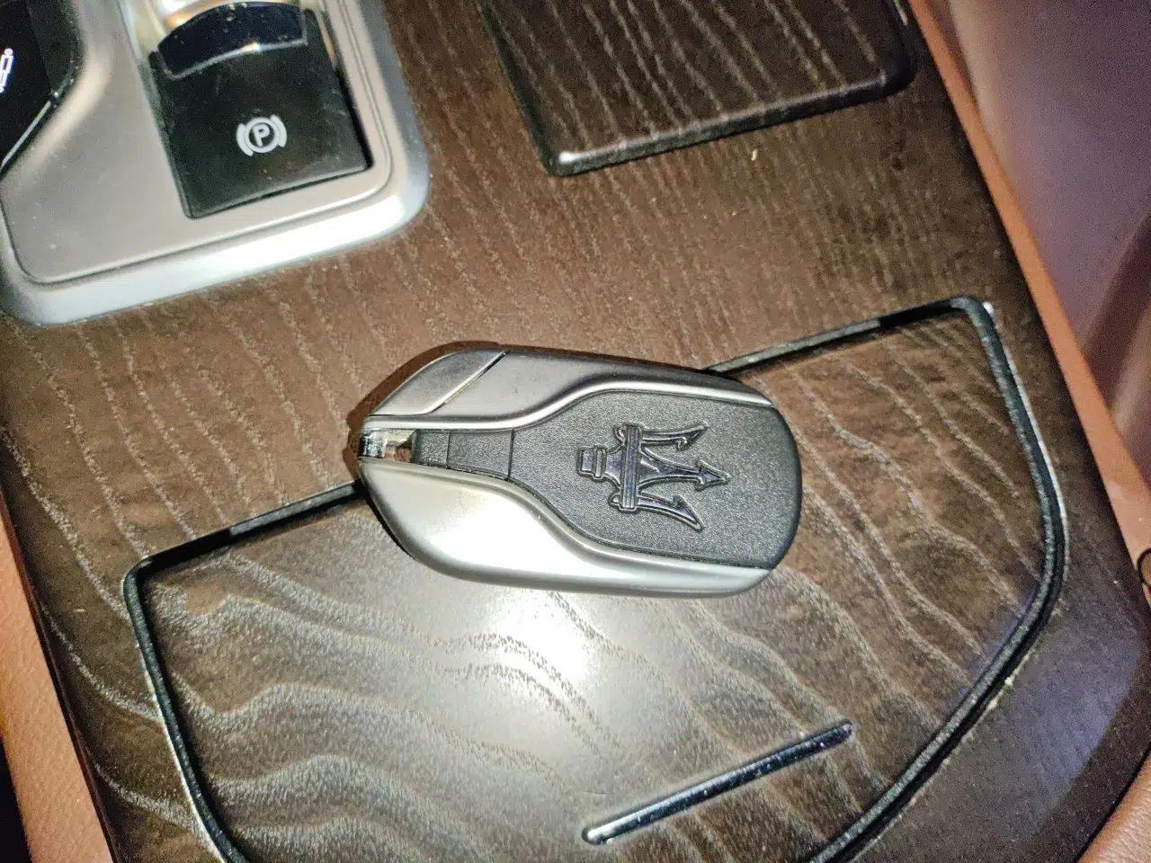 Maserati President 2015 3.0T Standard Model — миниатюра 9