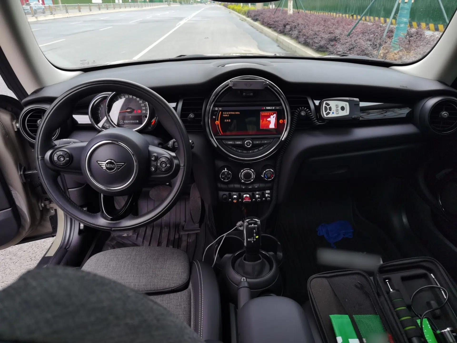 MINI 2019 1.5T COOPER Classic Edition — миниатюра 10