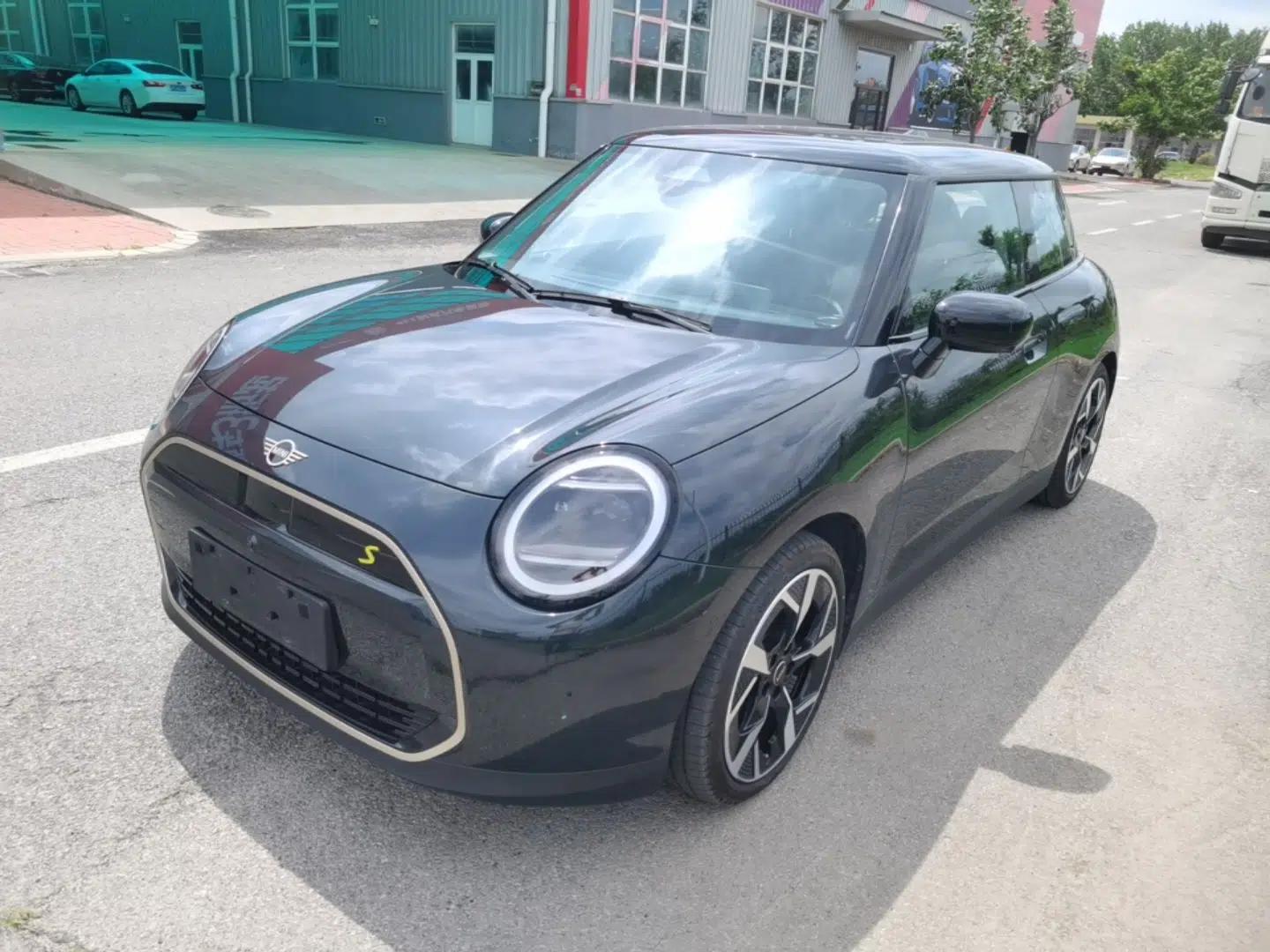 MINI Electric COOPER 2024 452km COOPER SE Artist — миниатюра 1