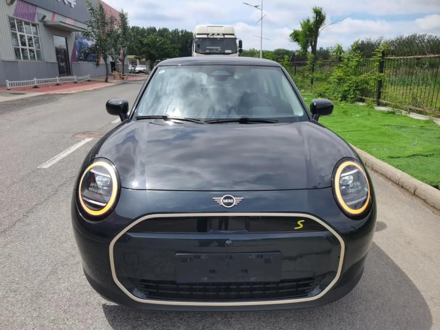 MINI Electric COOPER 2024 452km COOPER SE Artist — миниатюра 2