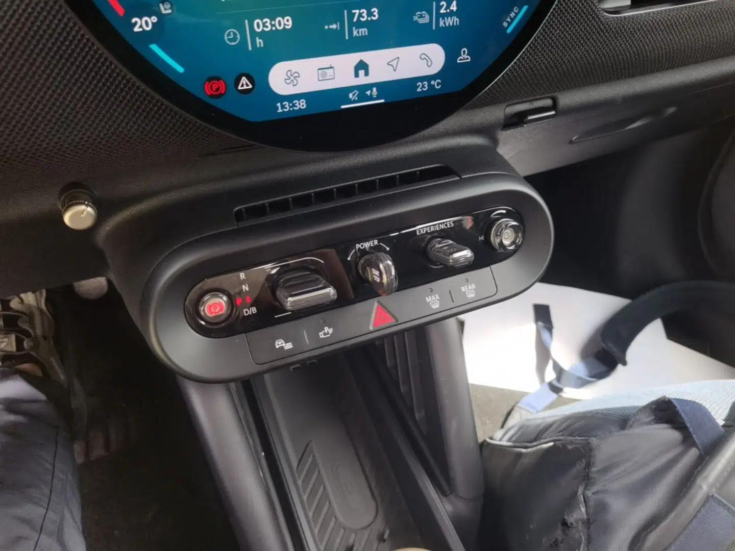 MINI Electric COOPER 2024 452km COOPER SE Artist — миниатюра 17