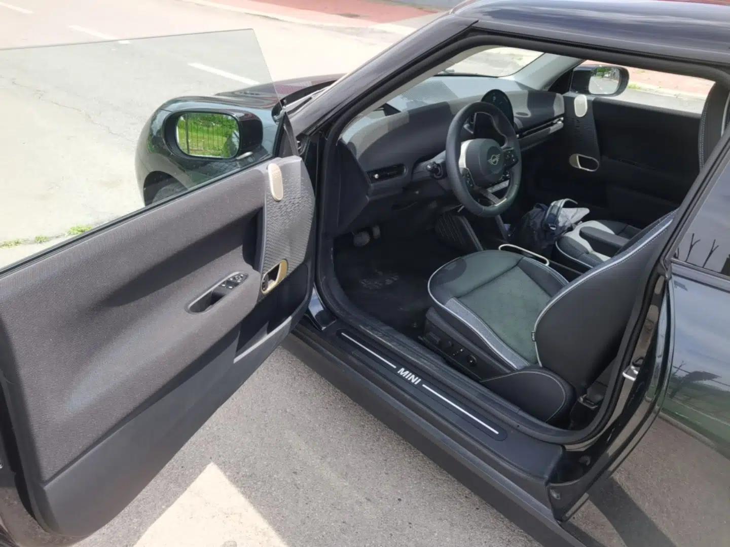 MINI Electric COOPER 2024 452km COOPER SE Artist — миниатюра 19
