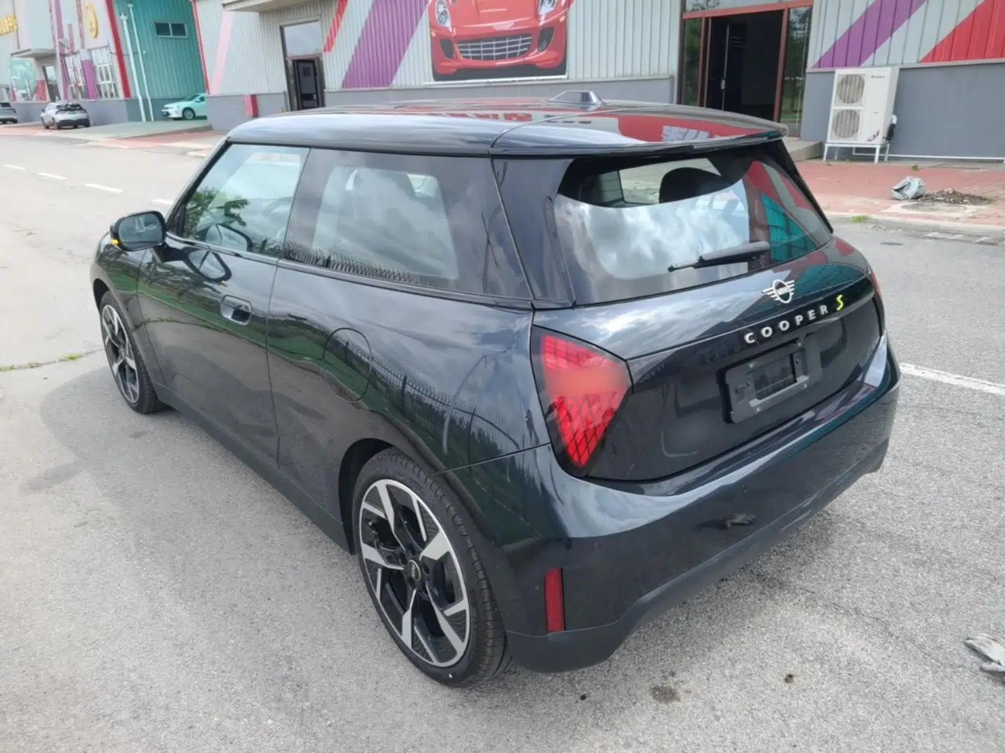 MINI Electric COOPER 2024 452km COOPER SE Artist — миниатюра 4