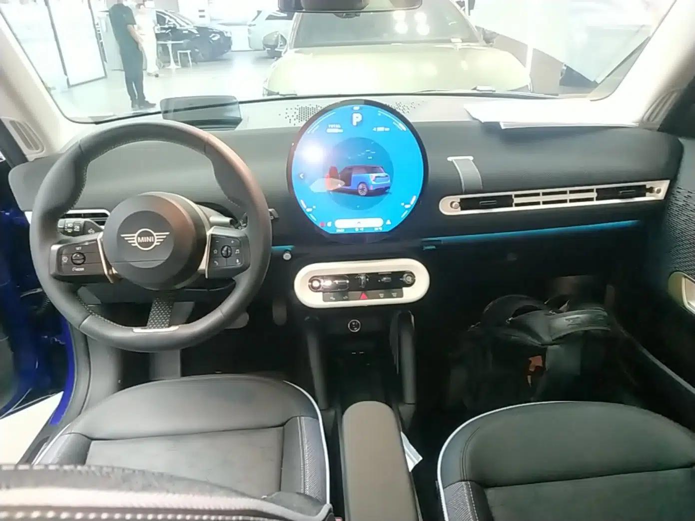 MINI Electric COOPER 2024 452km COOPER SE Artist — миниатюра 13