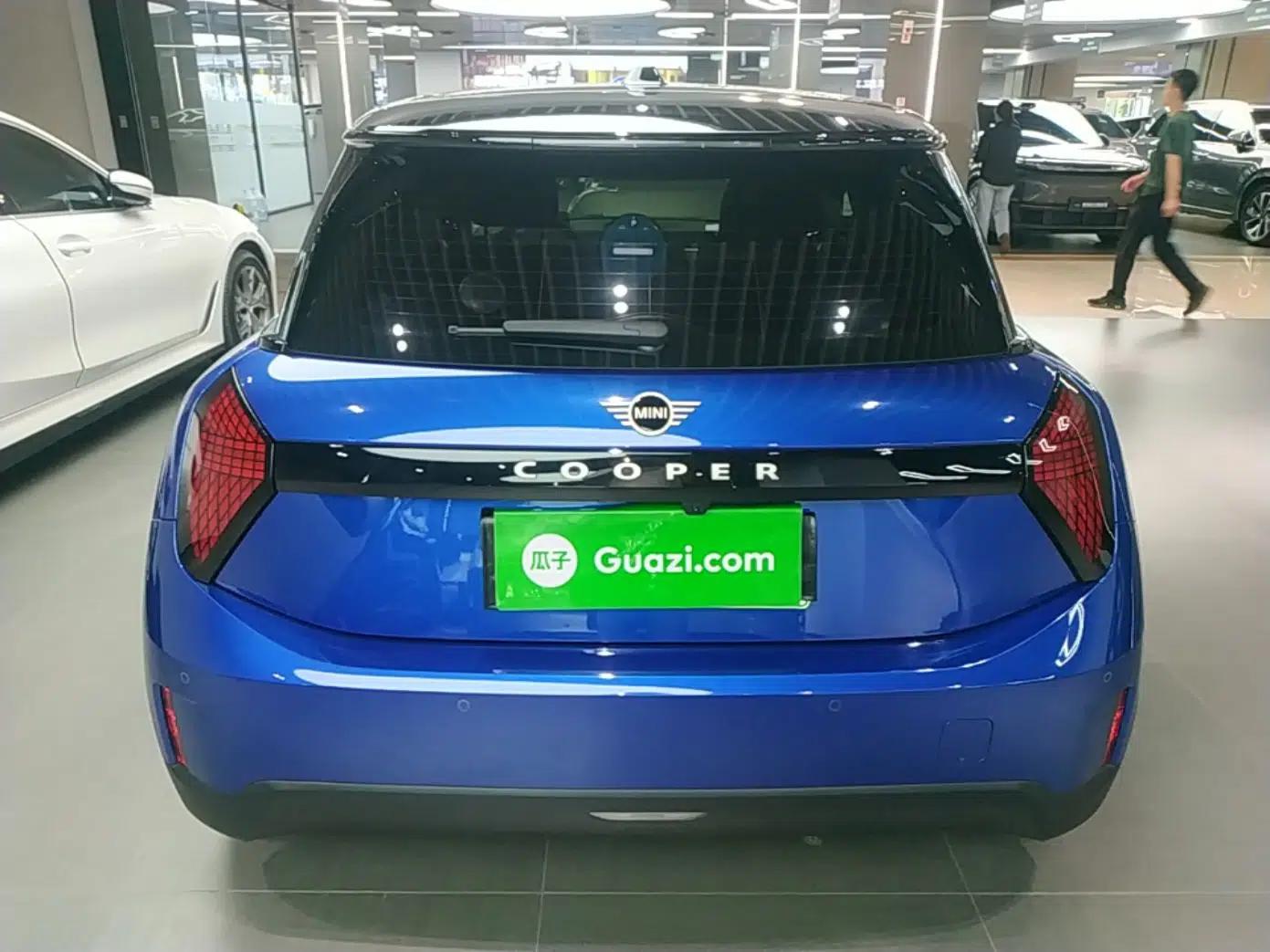 MINI Electric COOPER 2024 452km COOPER SE Artist — миниатюра 5