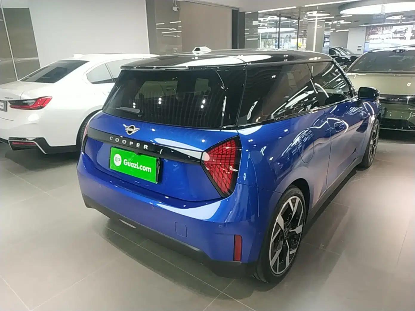 MINI Electric COOPER 2024 452km COOPER SE Artist — миниатюра 6