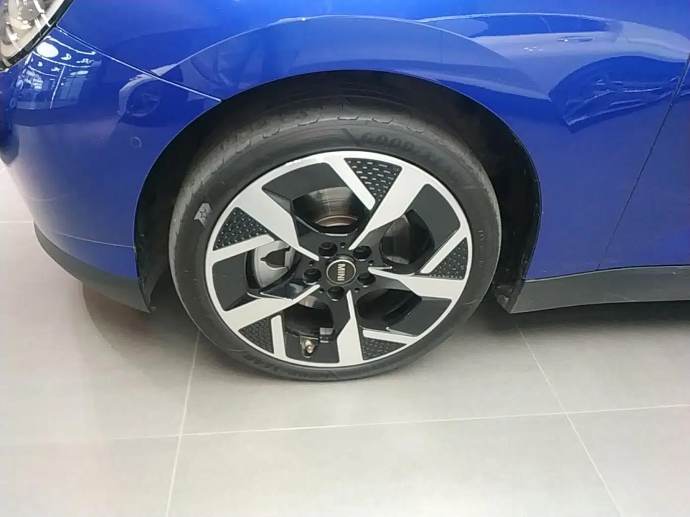 MINI Electric COOPER 2024 452km COOPER SE Artist — миниатюра 8