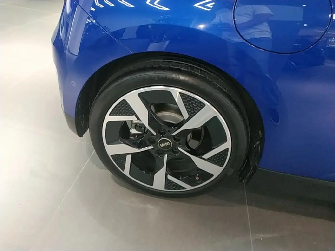 MINI Electric COOPER 2024 452km COOPER SE Artist — миниатюра 10
