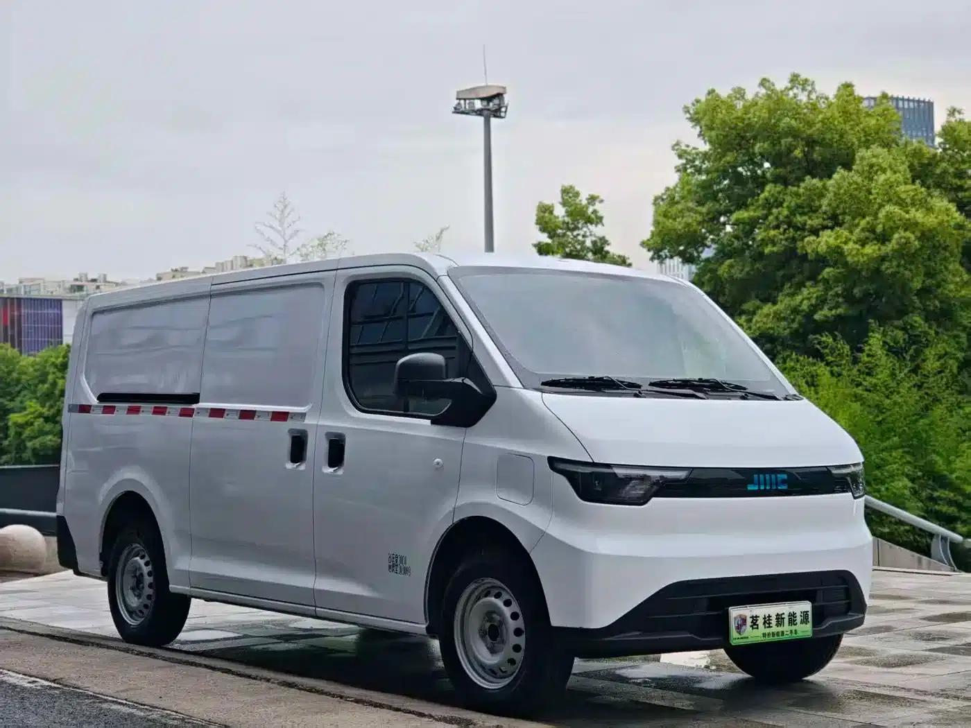 E-Fushun 2025 Model, Blind Window Version, 41.86kWh, Short Wheelbase, Low Roof, 3.0 Ton — миниатюра 2