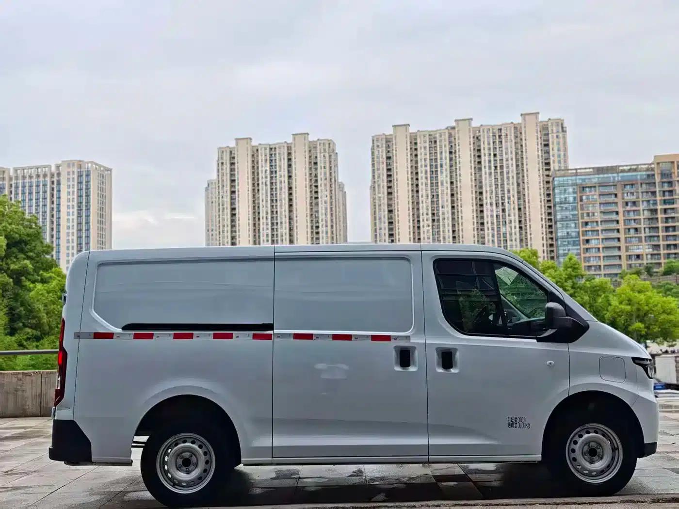 E-Fushun 2025 Model, Blind Window Version, 41.86kWh, Short Wheelbase, Low Roof, 3.0 Ton — миниатюра 12