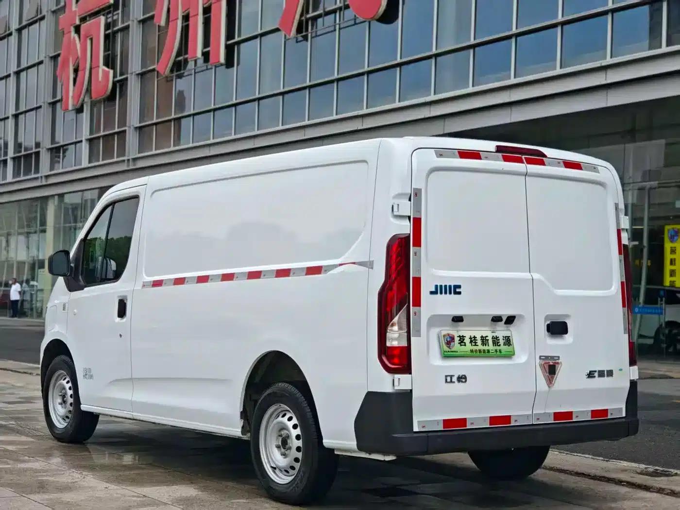 E-Fushun 2025 Model, Blind Window Version, 41.86kWh, Short Wheelbase, Low Roof, 3.0 Ton — миниатюра 3