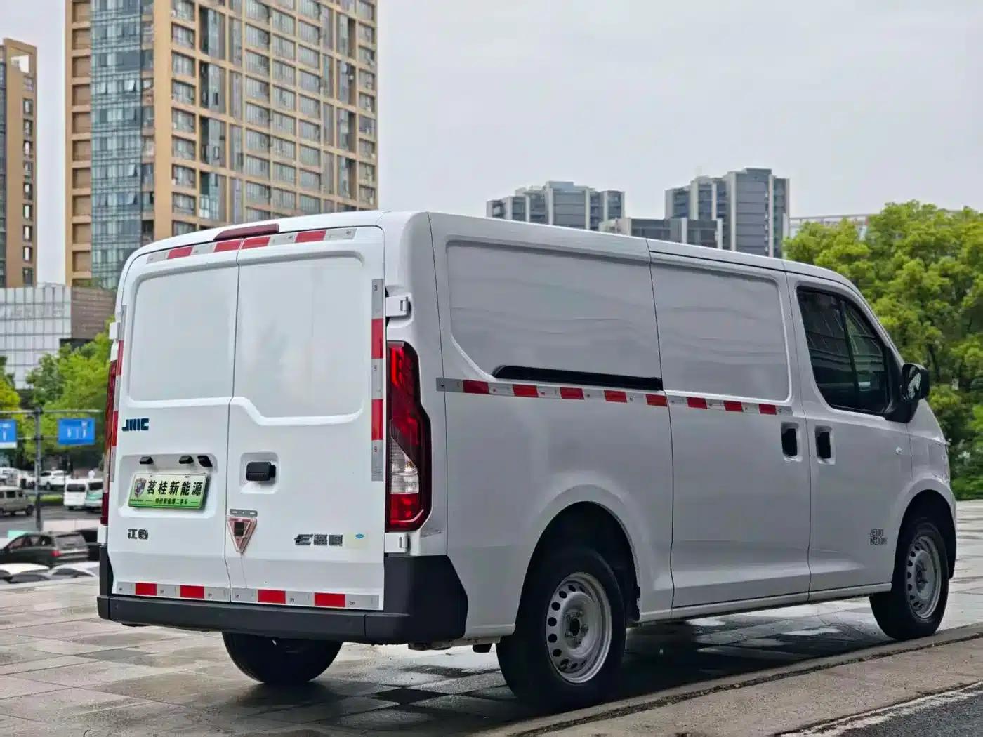 E-Fushun 2025 Model, Blind Window Version, 41.86kWh, Short Wheelbase, Low Roof, 3.0 Ton — миниатюра 6