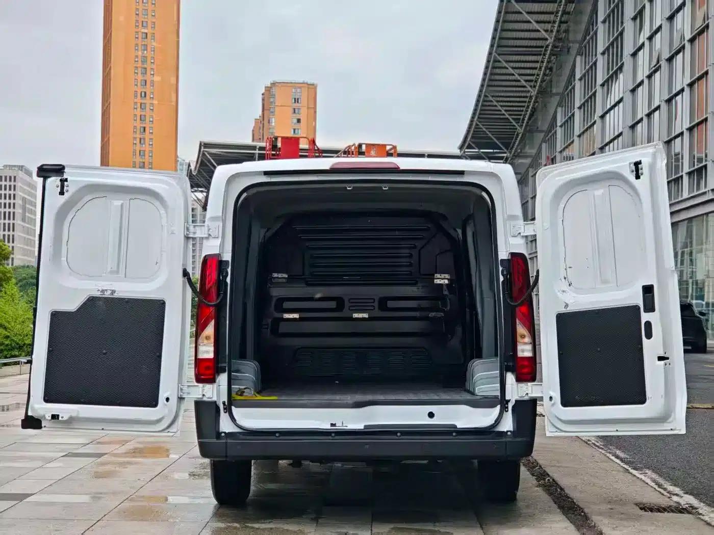 E-Fushun 2025 Model, Blind Window Version, 41.86kWh, Short Wheelbase, Low Roof, 3.0 Ton — миниатюра 7