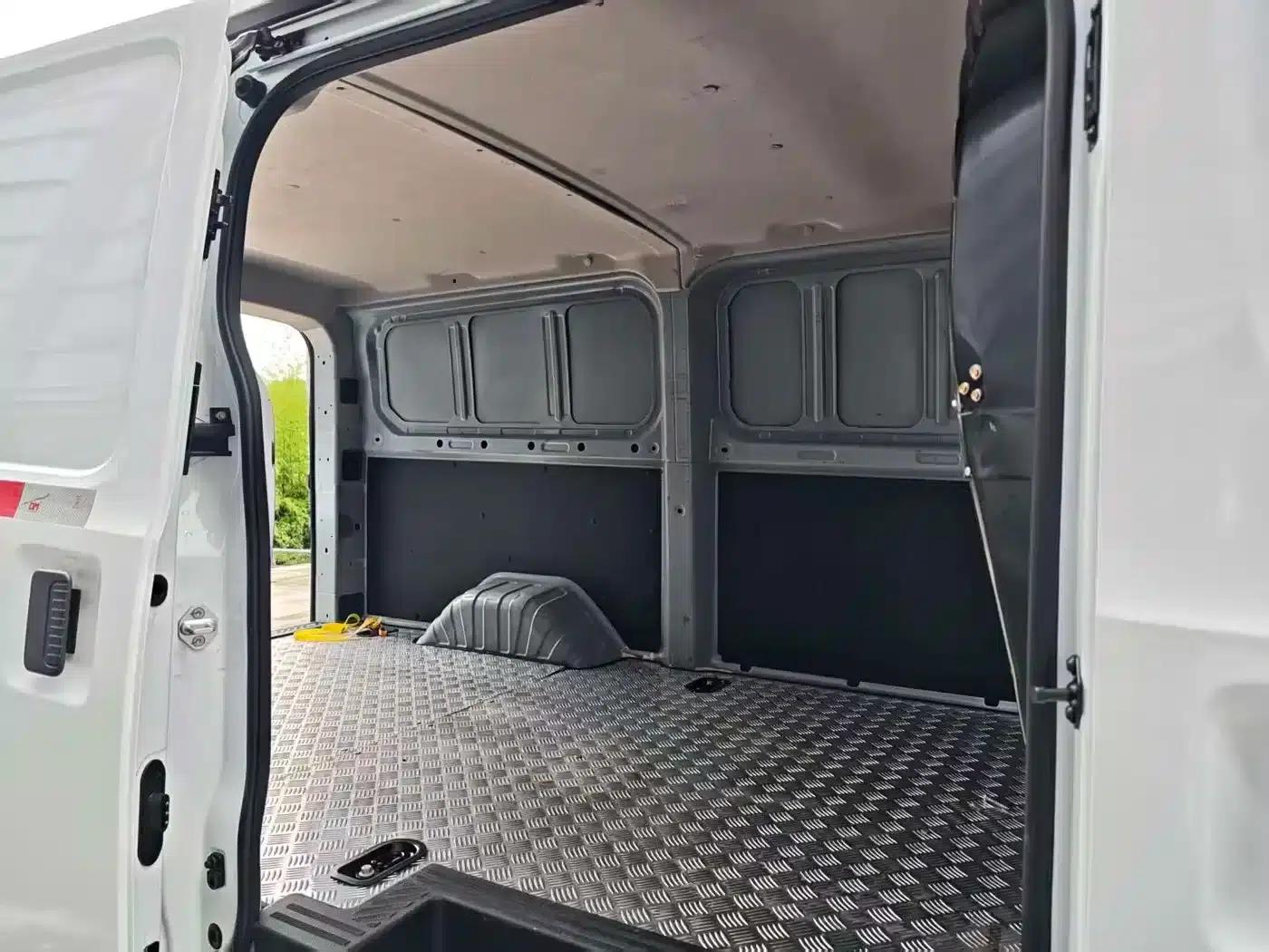 E-Fushun 2025 Model, Blind Window Version, 41.86kWh, Short Wheelbase, Low Roof, 3.0 Ton — миниатюра 9