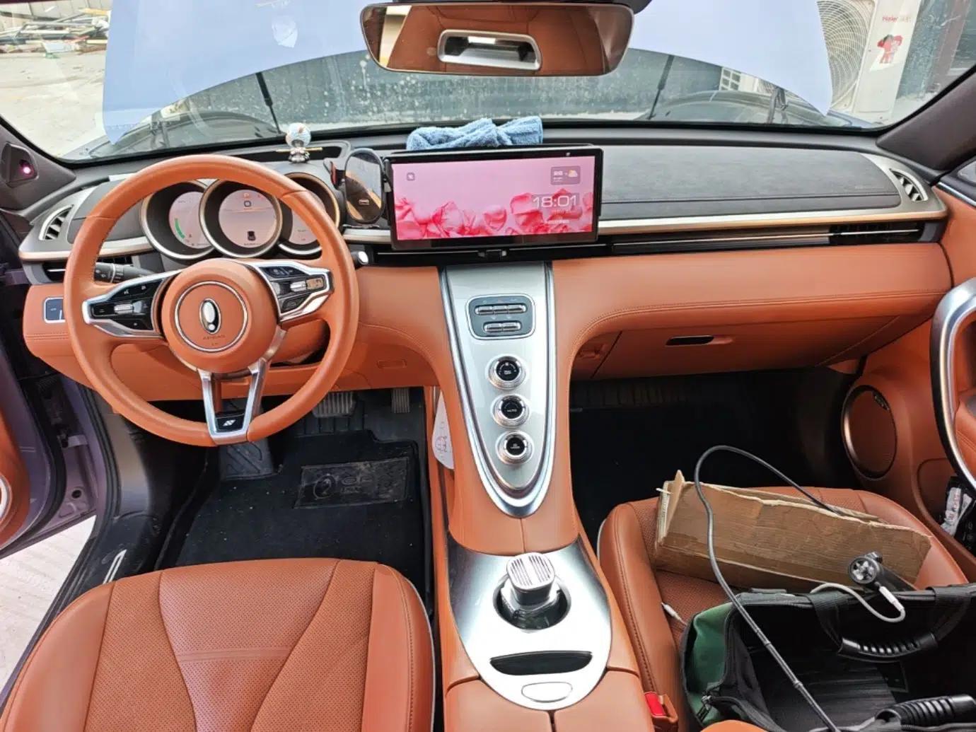 ORA Lightning Cat 2022 555 km Luxury Edition — миниатюра 13