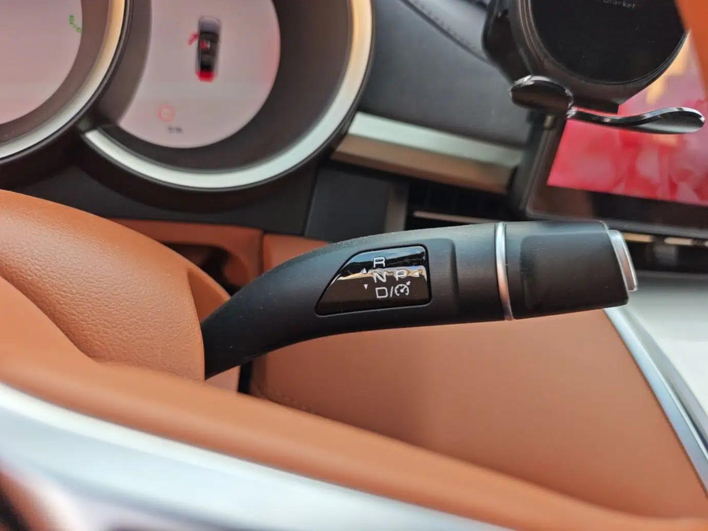 ORA Lightning Cat 2022 555 km Luxury Edition — миниатюра 17