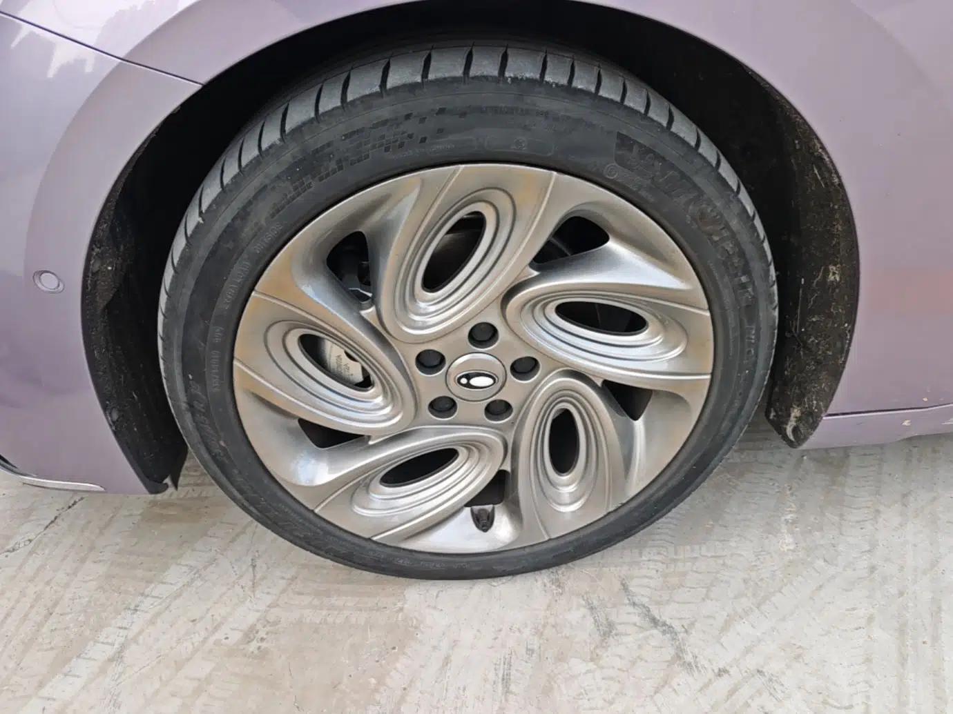 ORA Lightning Cat 2022 555 km Luxury Edition — миниатюра 8