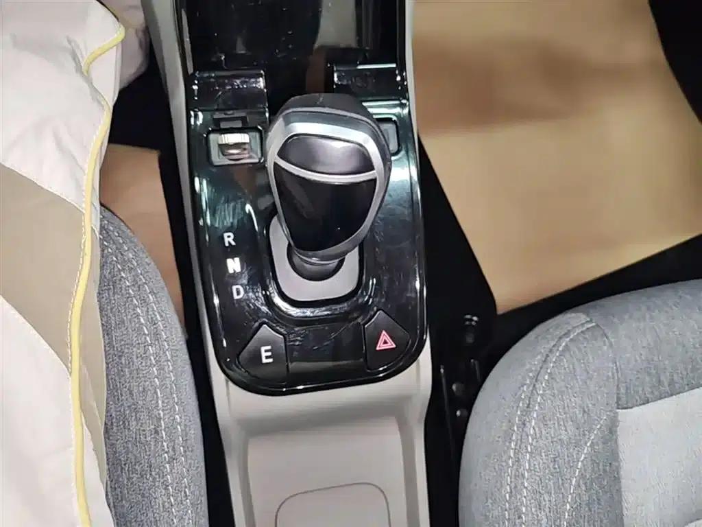 Yizhi EV3 2023 Youth Edition 251KM Standard Model — миниатюра 14