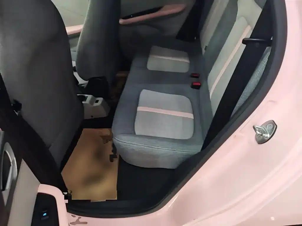 Yizhi EV3 2023 Youth Edition 251KM Standard Model — миниатюра 17