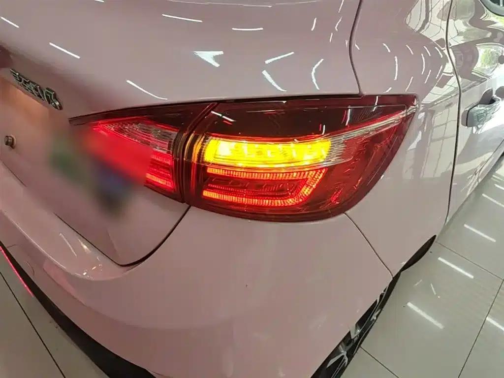 Yizhi EV3 2023 Youth Edition 251KM Standard Model — миниатюра 8