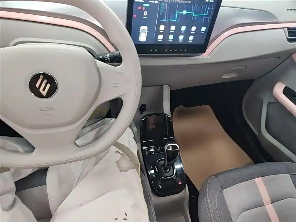 Yizhi EV3 2023 Youth Edition 251KM Standard Model — миниатюра 10