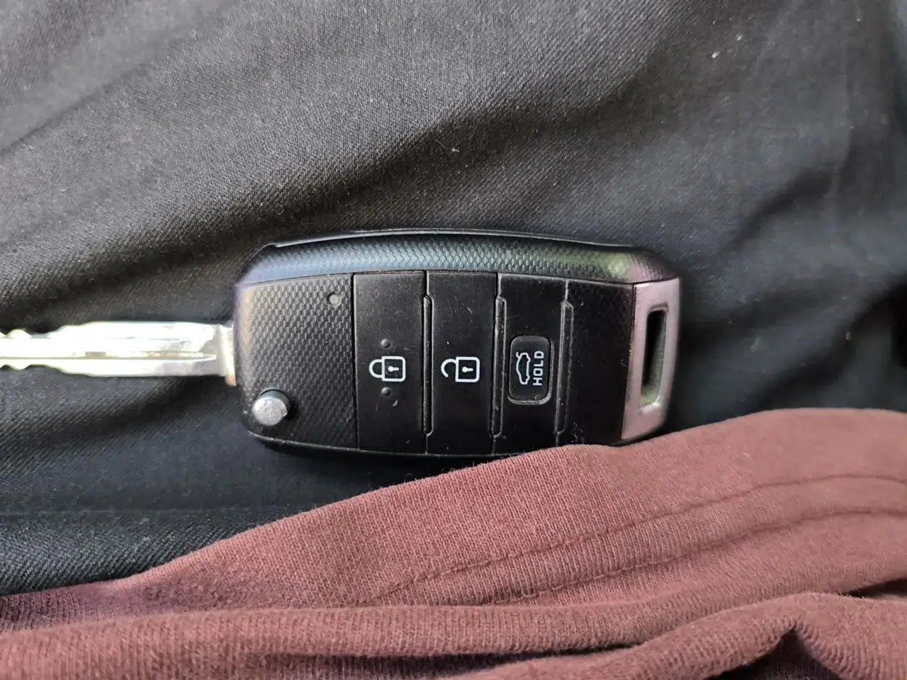 Kia K3 2015 1.6L Manual GLS — миниатюра 9