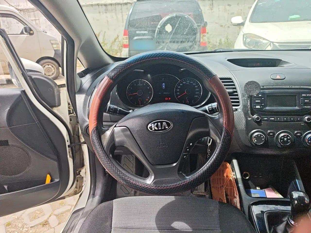 Kia K3 2016 1.6L Manual GL — миниатюра 11