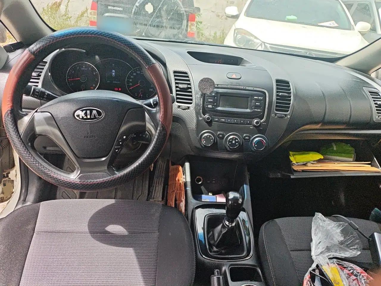 Kia K3 2016 1.6L Manual GL — миниатюра 10