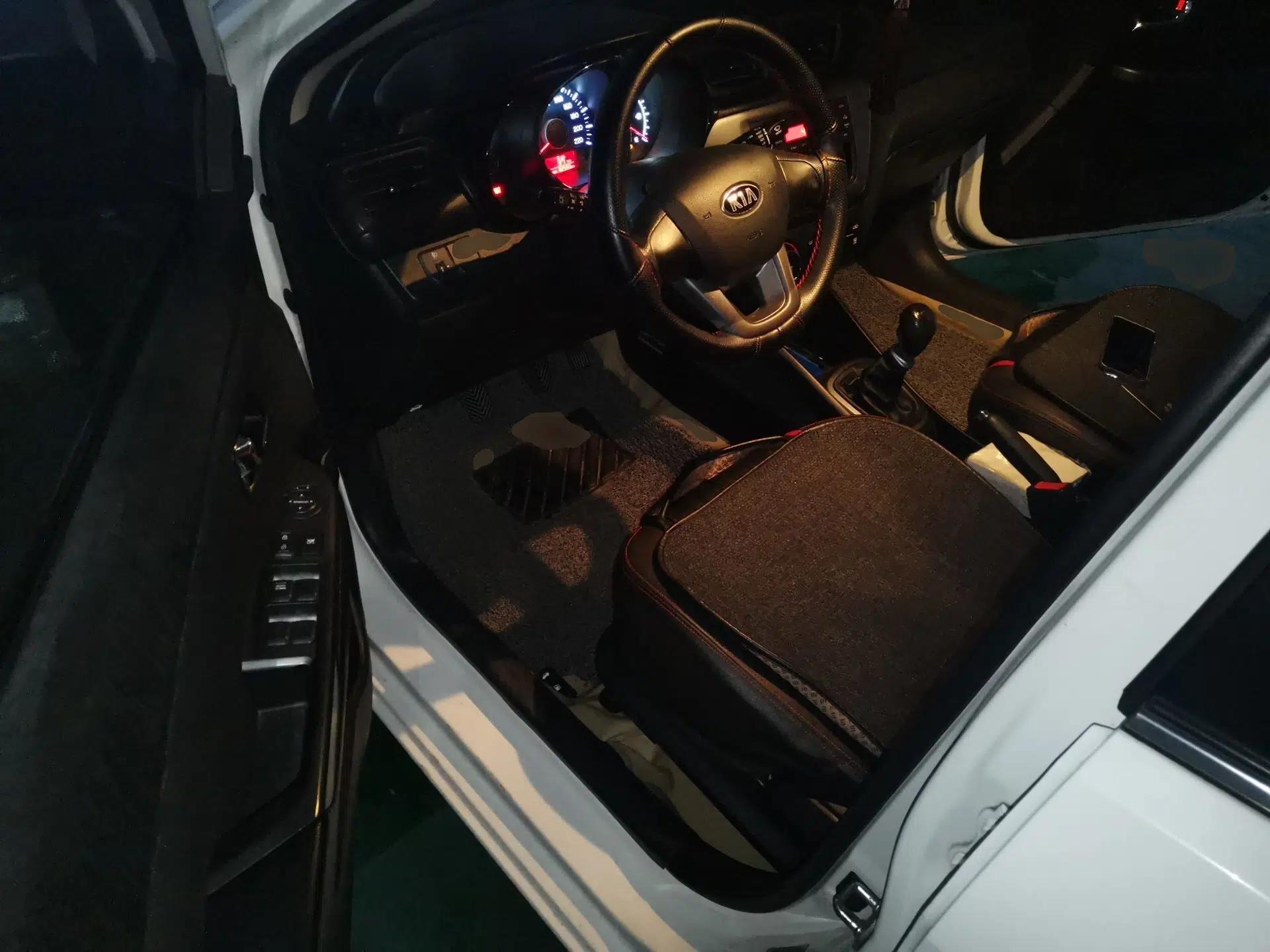 Kia K2 2012 Sedan 1.4L MT GLS Commemorative Edition — миниатюра 17