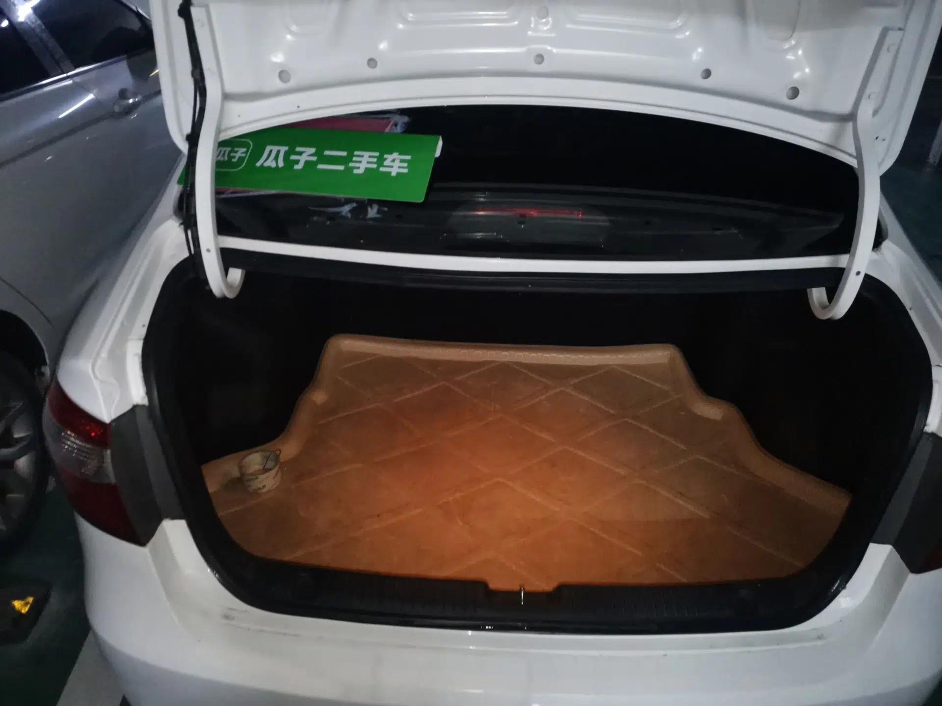 Kia K2 2012 Sedan 1.4L MT GLS Commemorative Edition — миниатюра 20